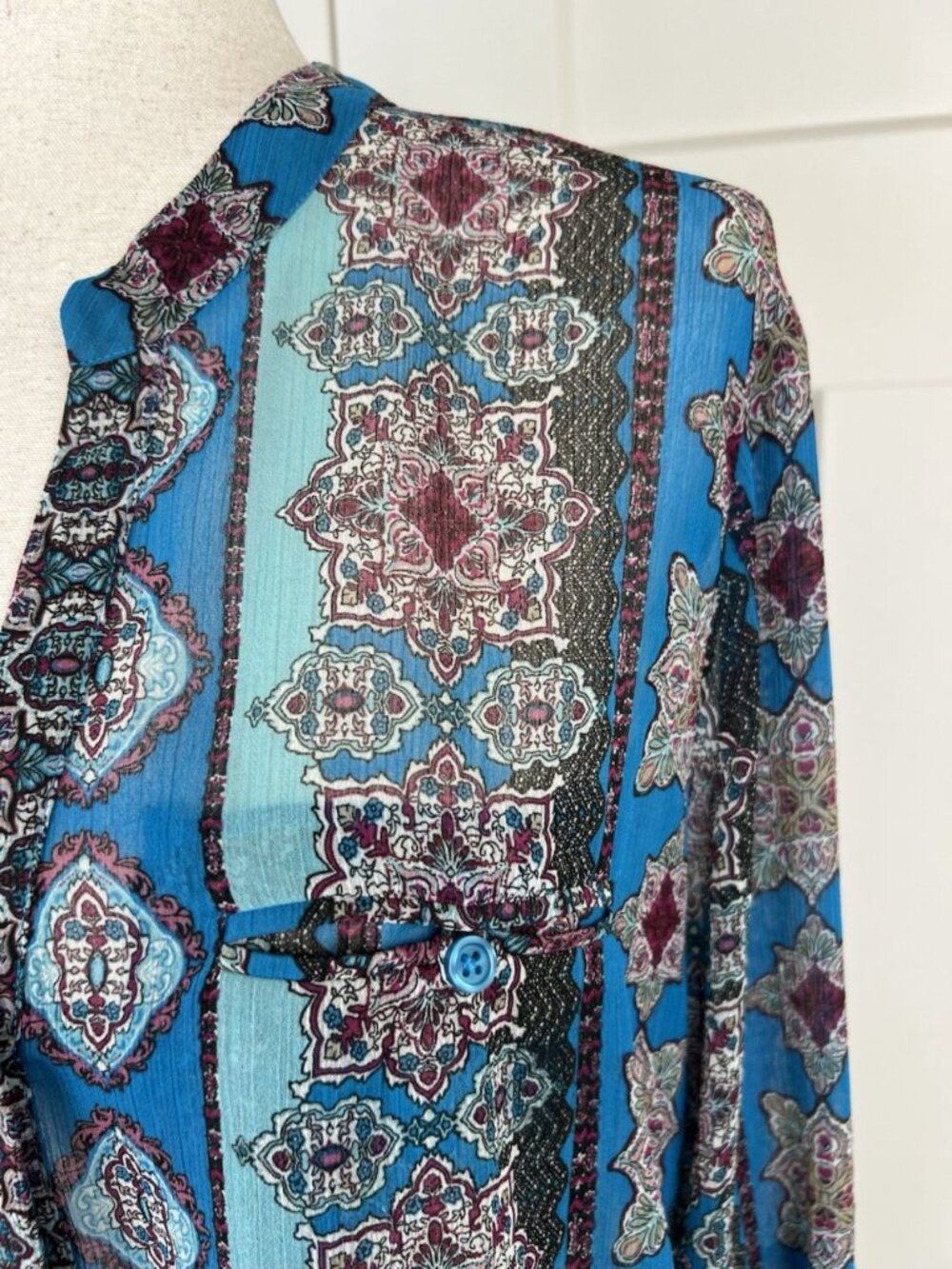 Kut From The Kloth XL Boho Button Front Blouse Blue Medallion Print Roll Tab Slv - Picture 3 of 8